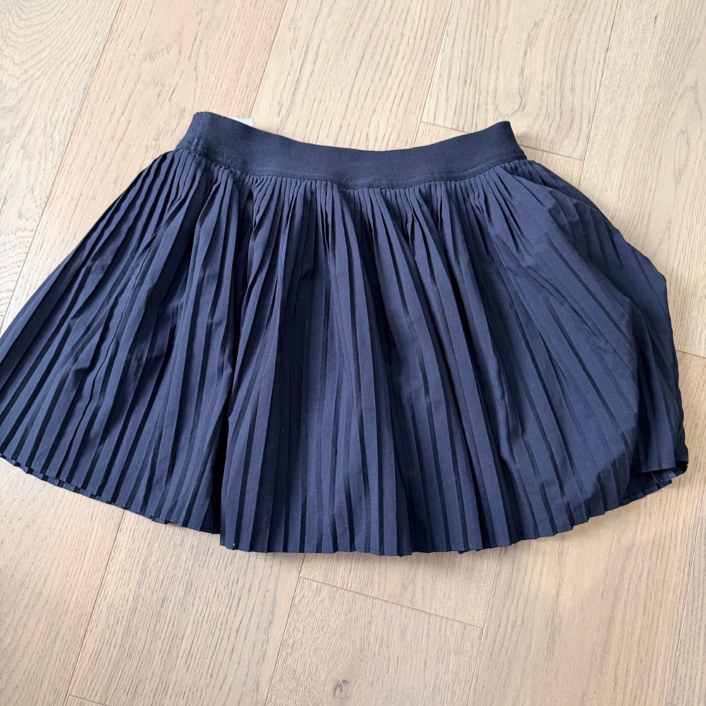 Black High-Waisted StretchTech Micro-Pleated Skort - Picture 5 of 5